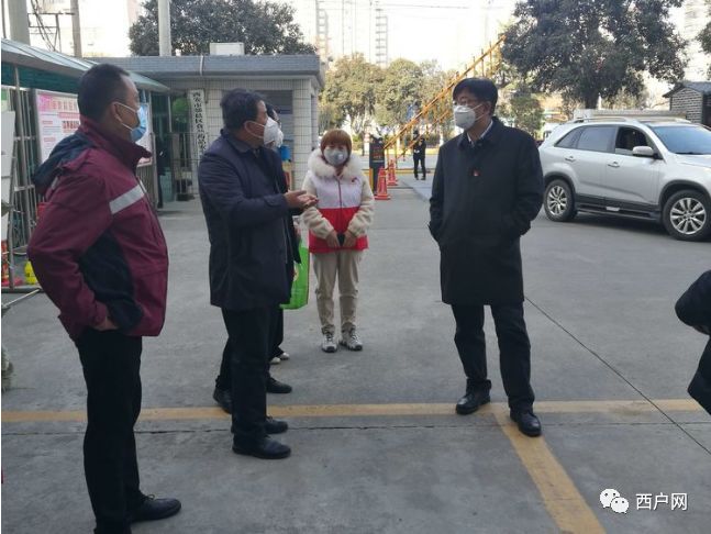 鄠邑区工商联党组书记韩新茂向区委书记范九利同志汇报我区商会组织和