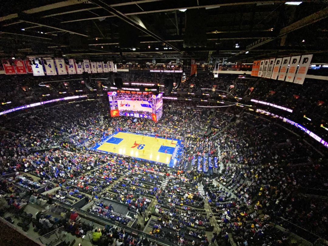 众志费城武汉加油nba新春贺岁赛费城76人主场大胜洛杉矶湖人队中国