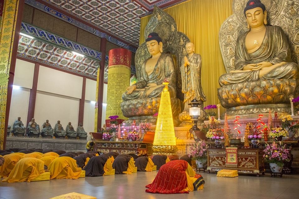 共克时艰佛门担当东华禅寺为全国各界防控病毒的工作者祈福