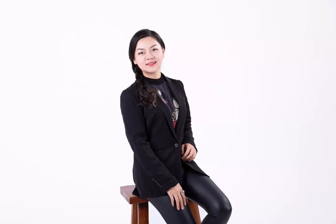 雅婷创业者眼中最好的创业大赛主持人