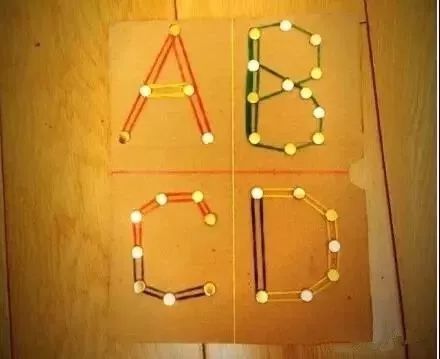 其实在家也可以自制,用到的材料有软木板,工字钉和皮筋.