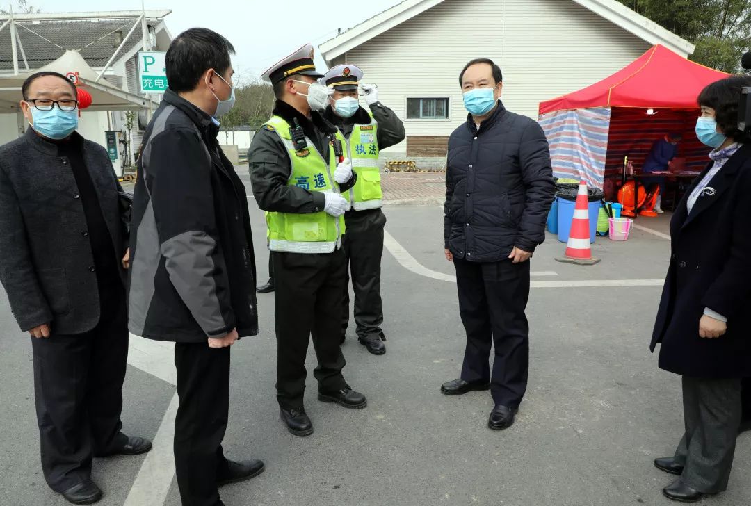 唐川在一线检查疫情防控工作