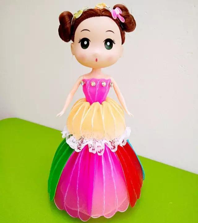 把丝袜套在娃娃身上做成娃衣自带仙气的芭比娃娃附教程