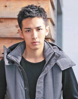 据悉,黄皓是95年出生,小萧亚轩16岁.