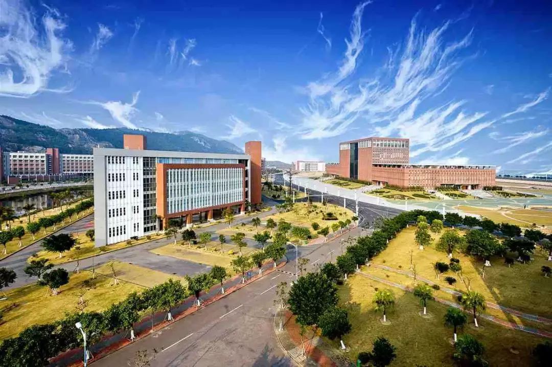 我们在等你文案丨吉珠东山人图片丨吉林大学珠海学院编辑丨蓝璐媛