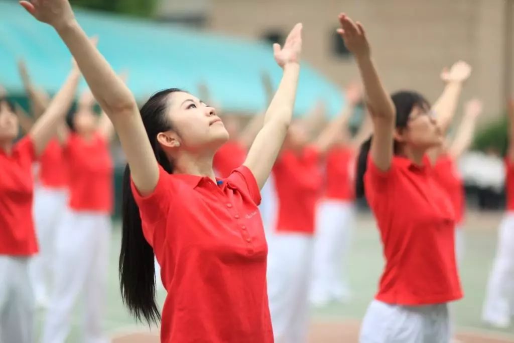 套廣播體操示範視頻今天適合大家的日常鍛鍊廣播操是一項不錯的選擇