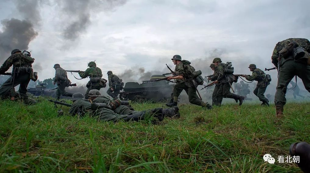 前进达瓦里希俄罗斯军迷又一次重现伟大卫国战争场景