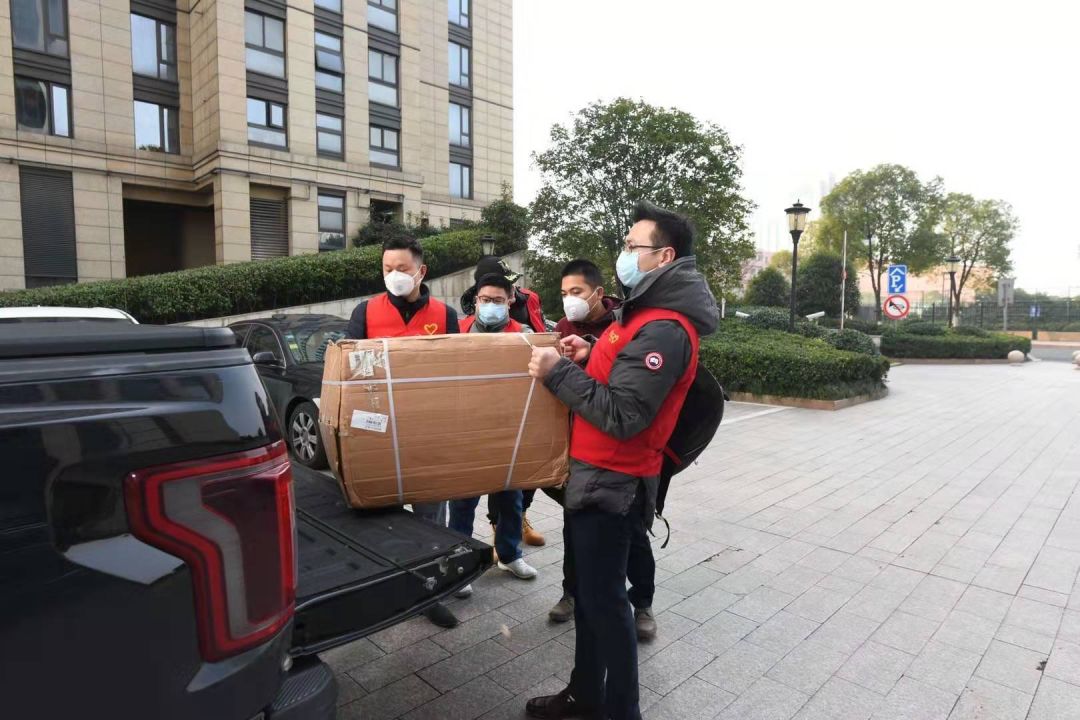 众志成城抗击疫情人大代表在行动三