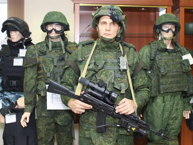 俄罗斯新军装发放完毕,不学美军,作战性能提升,女兵穿上更美丽