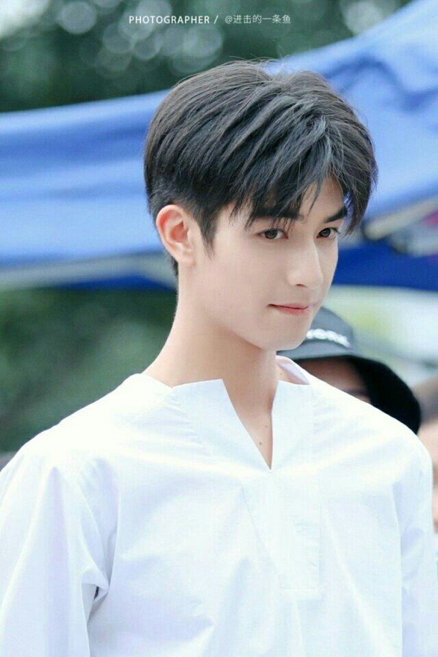 宋威龙是人间宝藏不要怪我看脸小狼狗不仅颜好皮肤也好啊