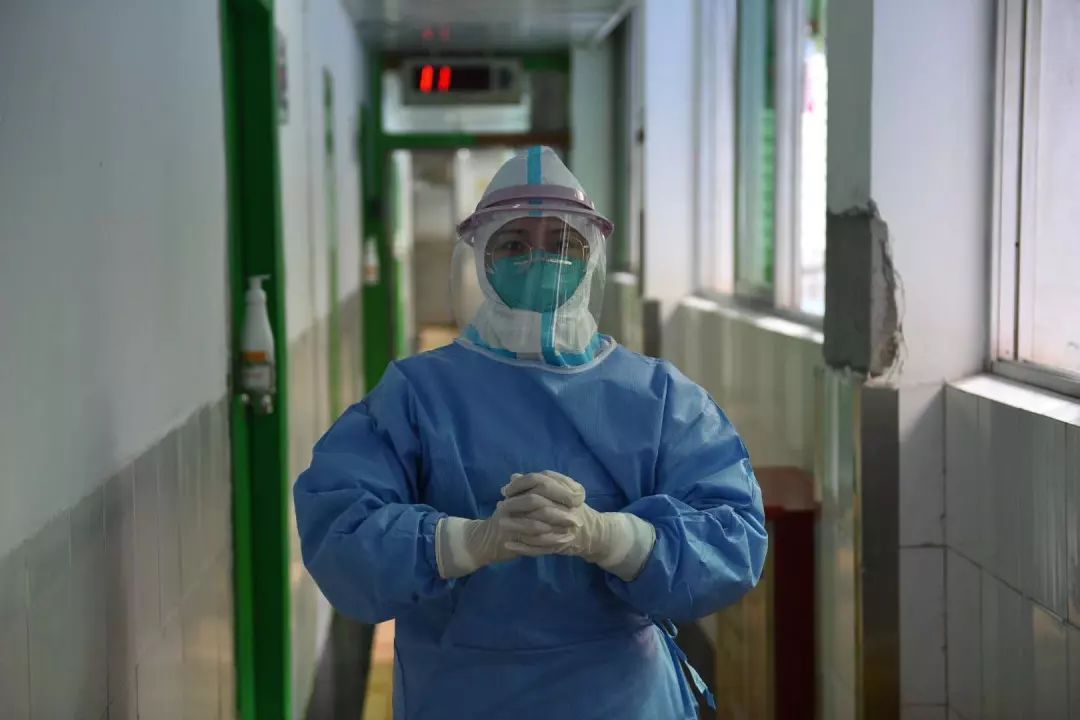 95后感染科护士脱下防护服双手让人泪目