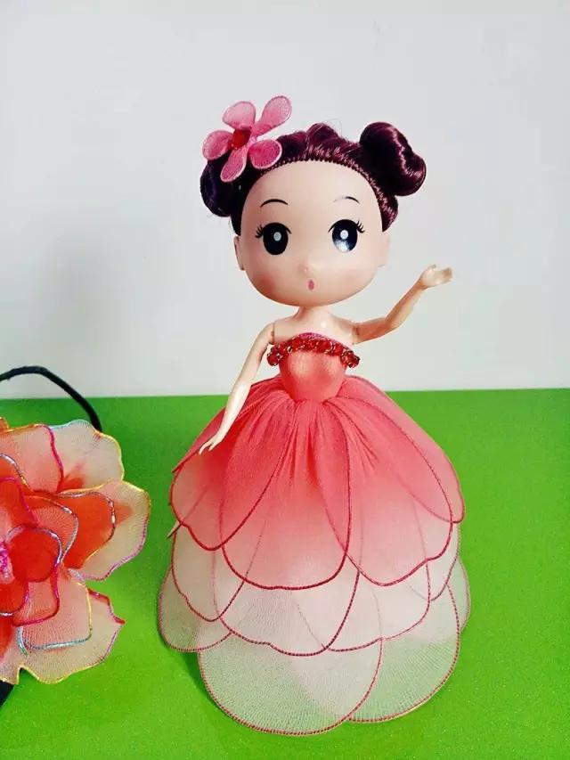 把丝袜套在娃娃身上做成娃衣自带仙气的芭比娃娃附教程