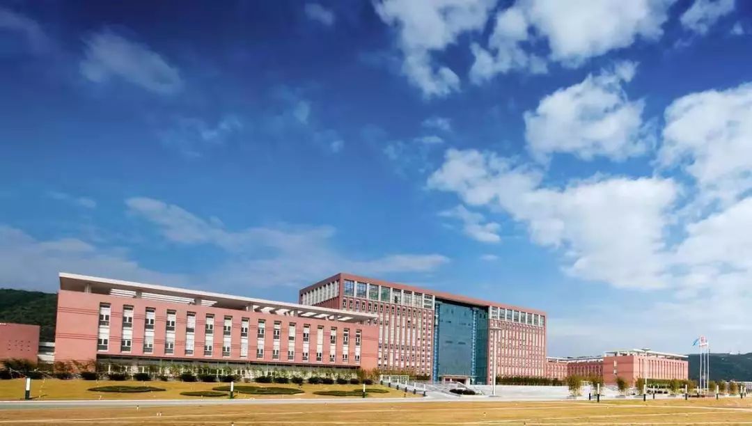 我们在等你文案丨吉珠东山人图片丨吉林大学珠海学院编辑丨蓝璐媛