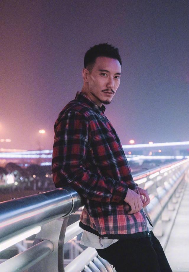 原创萧亚轩否认交过17个男友约会过上百个而已自称恋爱小天才