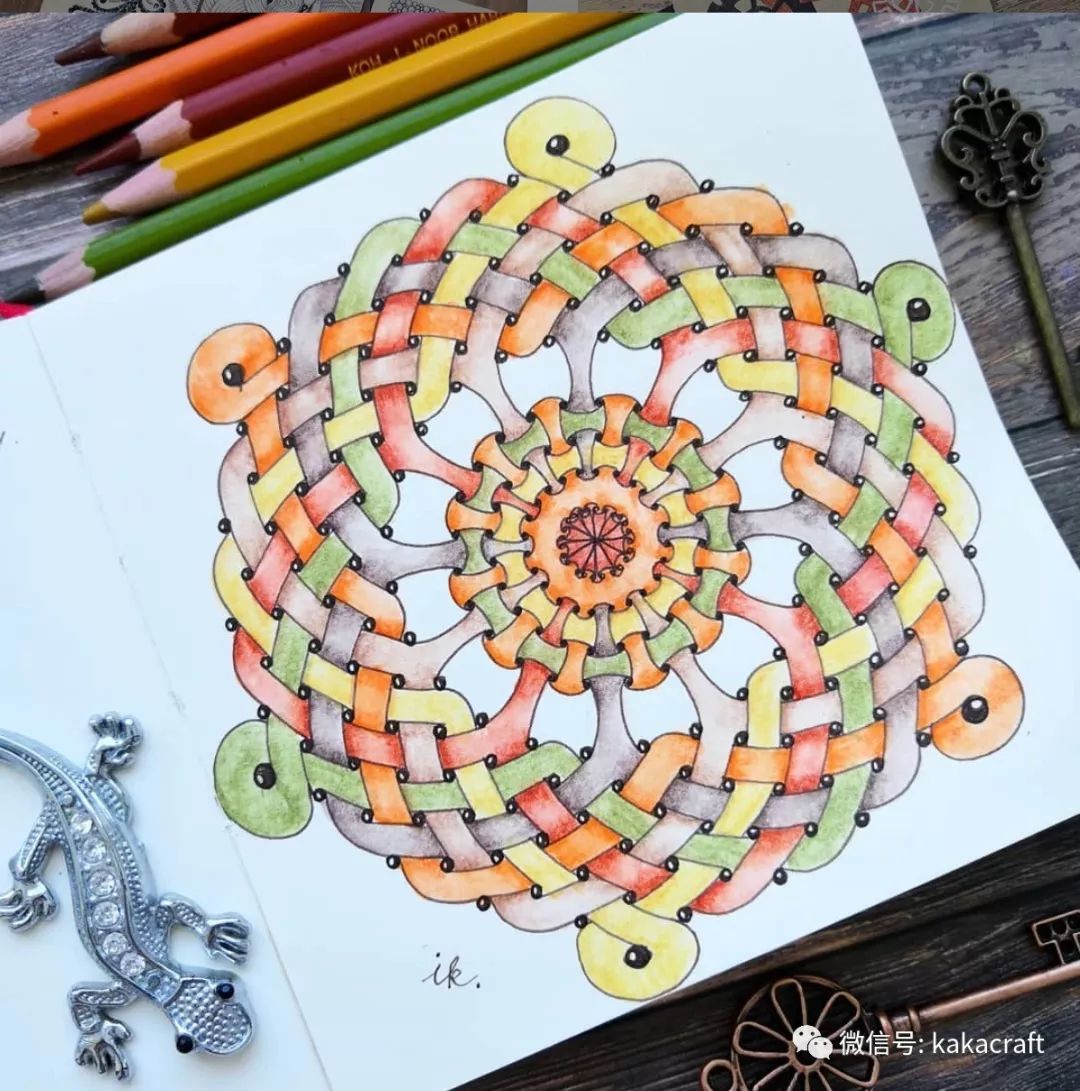 每天一张禅绕画:陀螺星