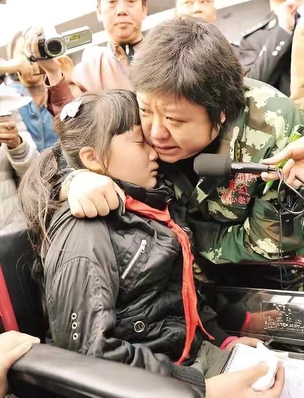 歌手韩红捐赠物资到达武汉她带头募捐近2000万上百位明星响应