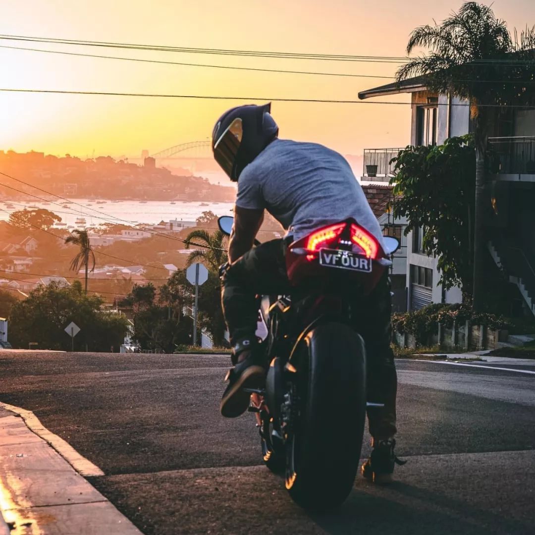 还是红色更能代表真正的杜卡迪.