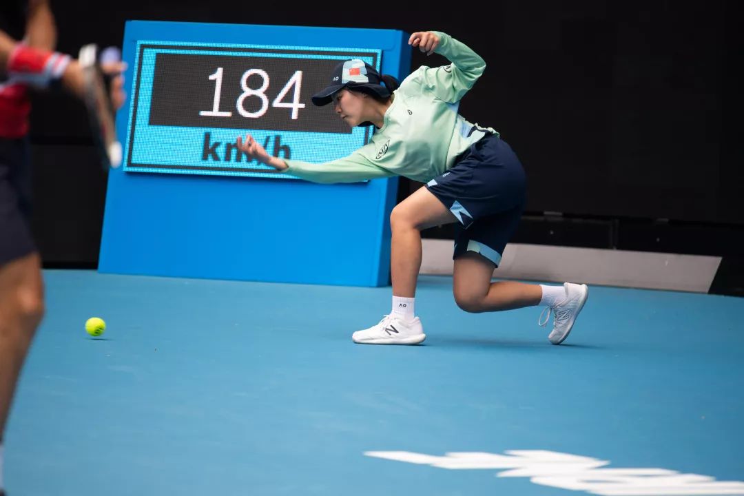 来自澳网前线的第一手宝贵资料中国人寿中网球童澳网行