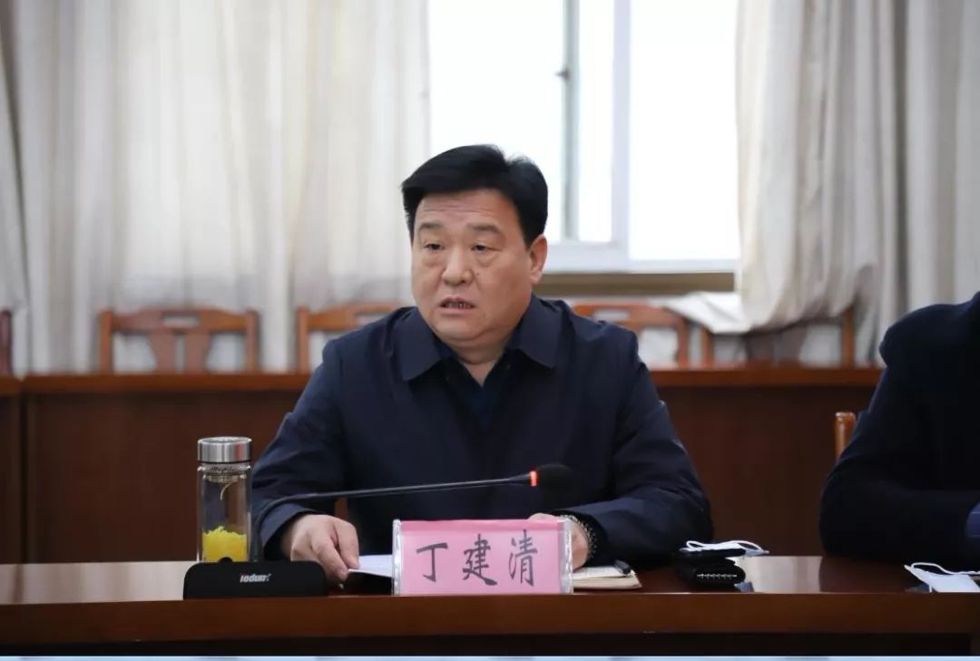 丁建清局长指出,要认真落实市防控办会议精神,把新型冠状病毒感染的