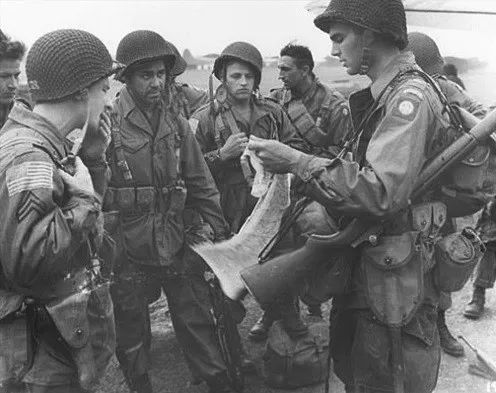 二战中空降作战基本没啥用为何现在还保留伞兵