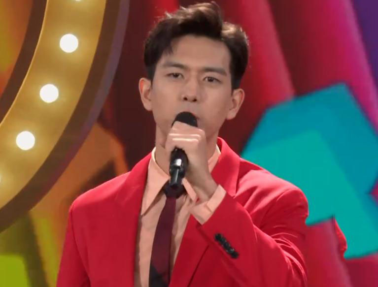 2020央视春晚,杨紫李现都是红衣表演精彩,小猴紫紫气东来太喜庆