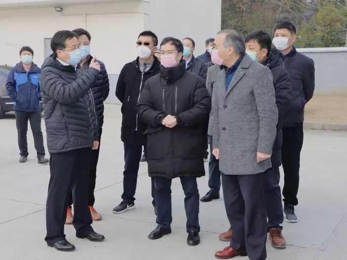 1月30日上午,久事集团党委副书记,总裁郑元湖,久事集团副总裁,强生