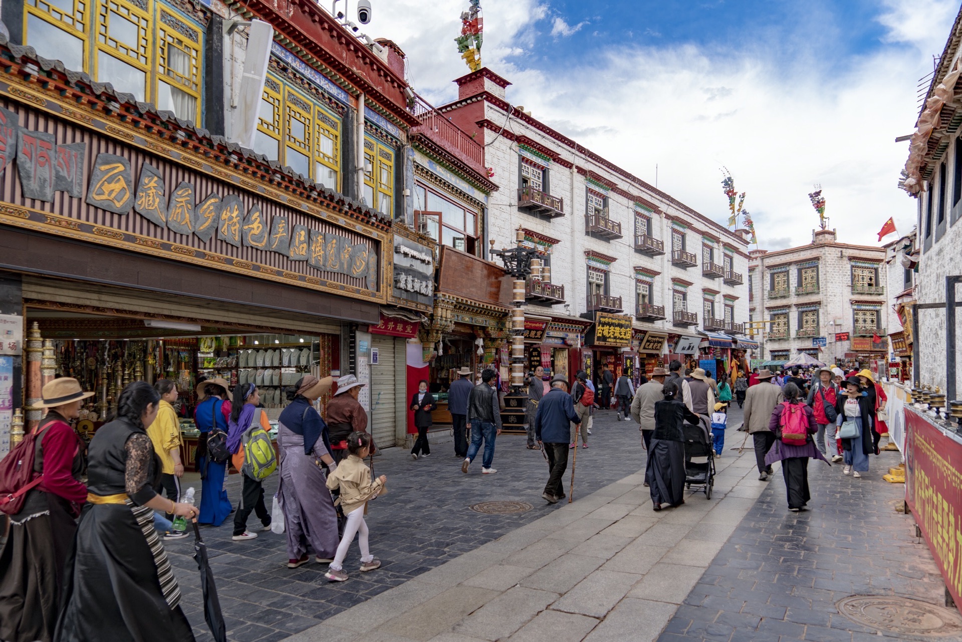 拉萨最有名的一条街是到拉萨必须打卡的地方了解藏式风情