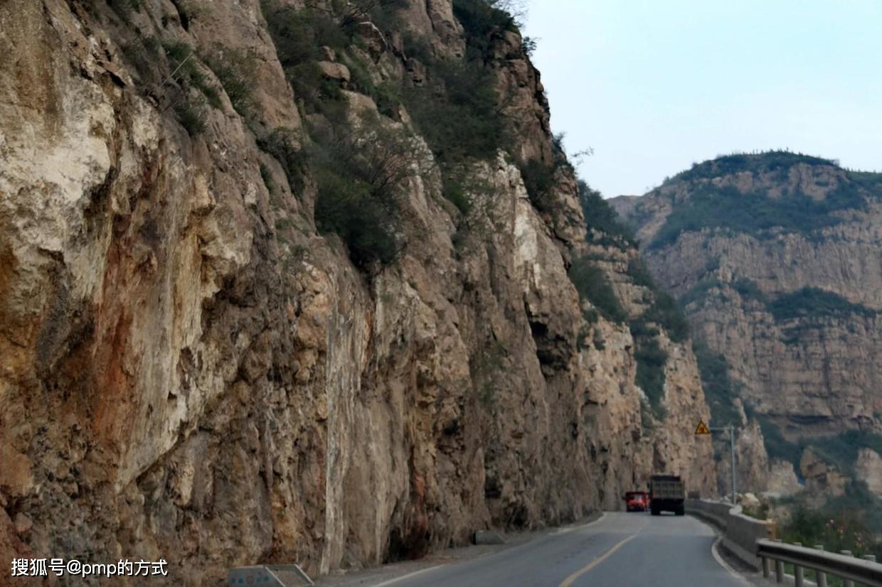 三门峡对岸沿黄公路看绿色黄河