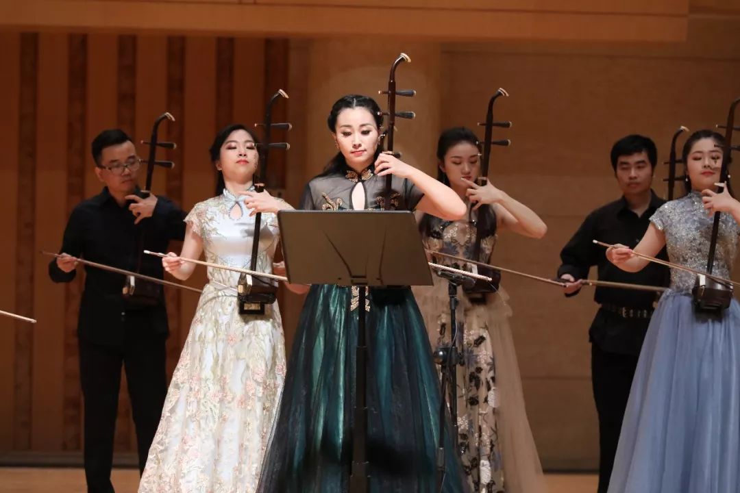 宋飞从教20周年音乐会师生合奏我和我的祖国