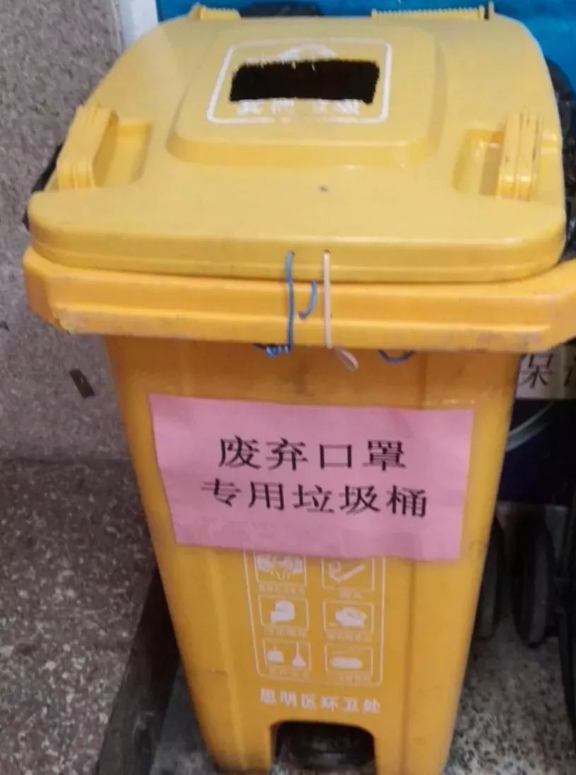 软件园(二期)在各个服务处设置废弃口罩专用垃圾桶△软件园(二期)