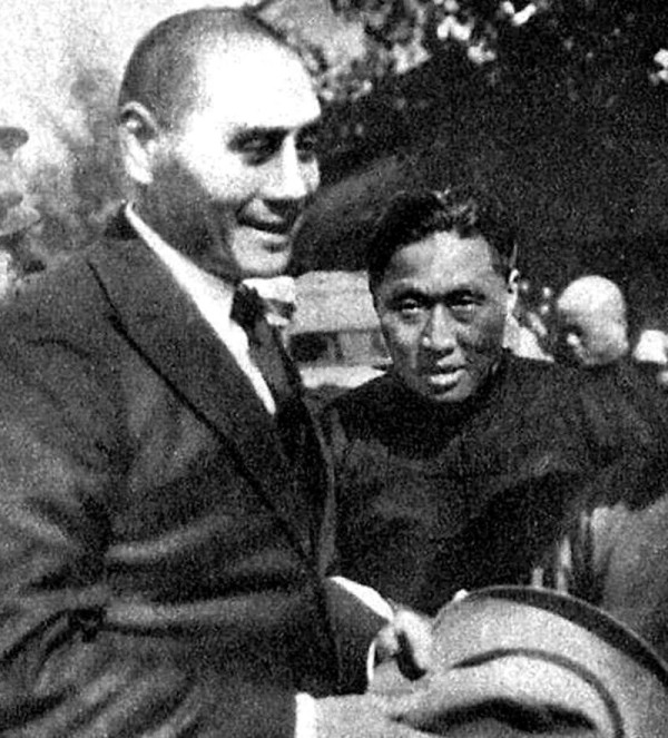 "四川王"刘湘,抗日前线吐血而亡,留下的两个孩子过得怎么样?