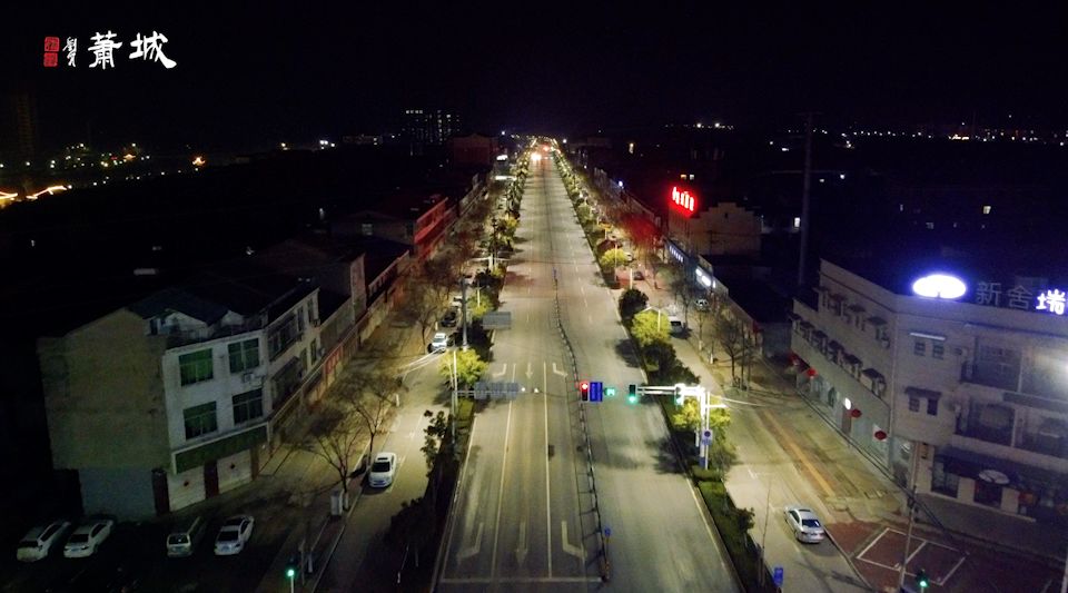 戴口罩"(图:世纪大道和中山路交叉口)对于萧县人来说,前所未见