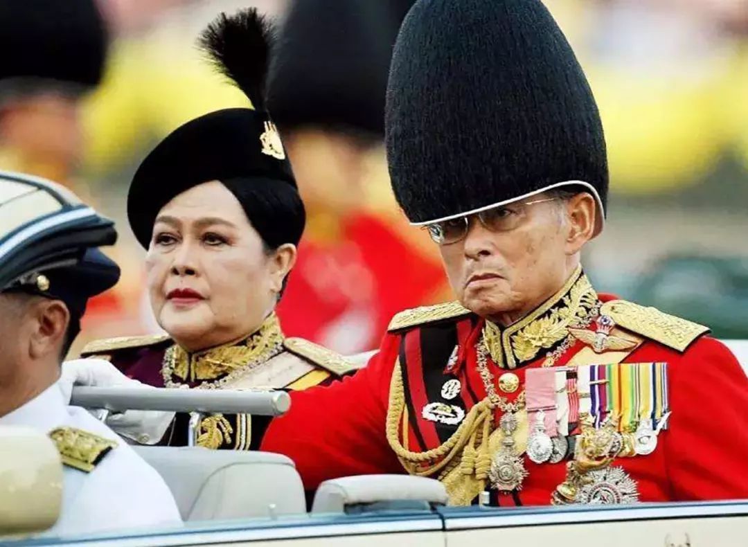 诗丽吉爱得太荒唐得知保镖情人遇害后竟自毁贞洁令普密蓬蒙羞