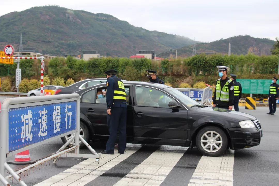 黨旗飄揚交通戰疫全市17個交通衛生防疫檢查站他們守住了二