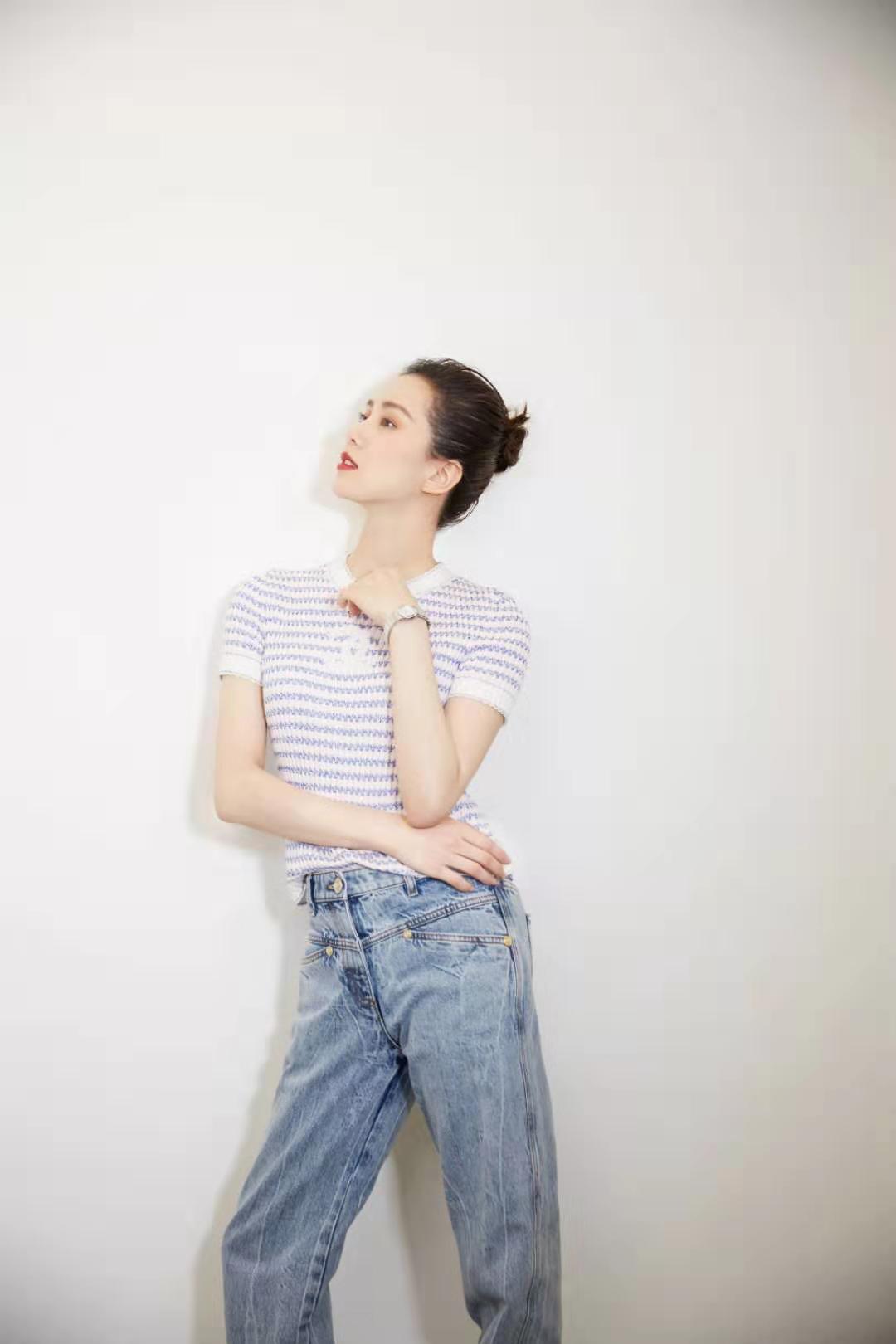 刘诗诗不愧是气质女神,把牛仔裤穿仙儿了,女孩们赶紧学着点