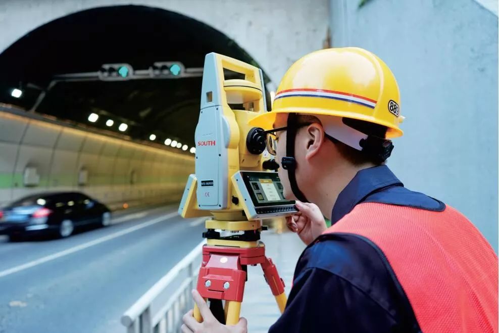 全站仪智能化发展历程与应用趋势