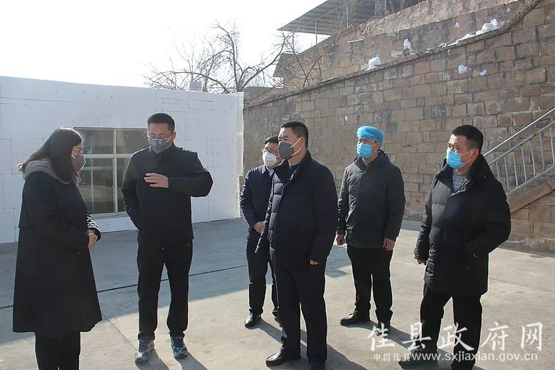 副县长王小萍一同检查.