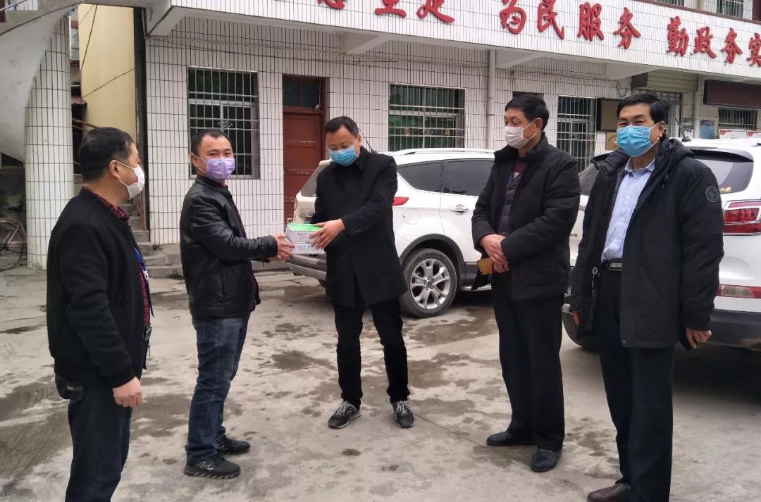 徽县伏家镇爱心村民捐赠物资助力疫情防控