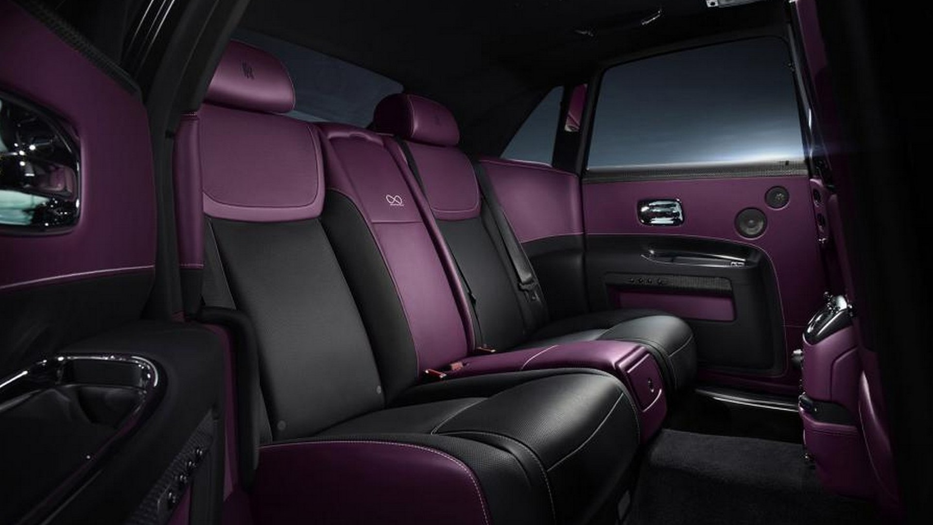 2020款劳斯莱斯魅影black badge黑色徽章定制版,起价38万美元