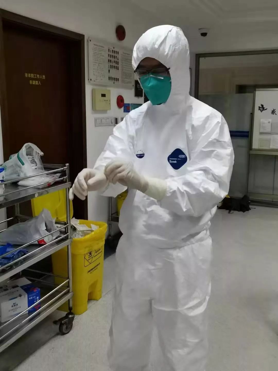 我爸爸穿上防护服进入污染区致敬新冠病毒肺炎斗士优秀征文分享第8期