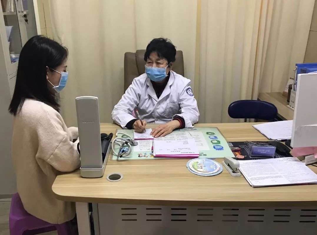 单间待产分娩仁德医院住院部房间内配备紫外线消毒灯,空气消毒机等