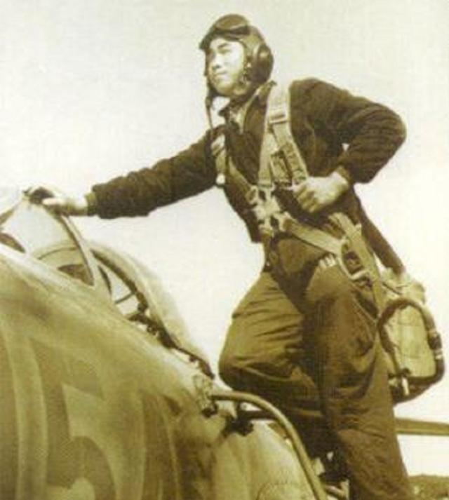美王牌飞行员被志愿军击落被俘后越狱假扮苏军偷飞机