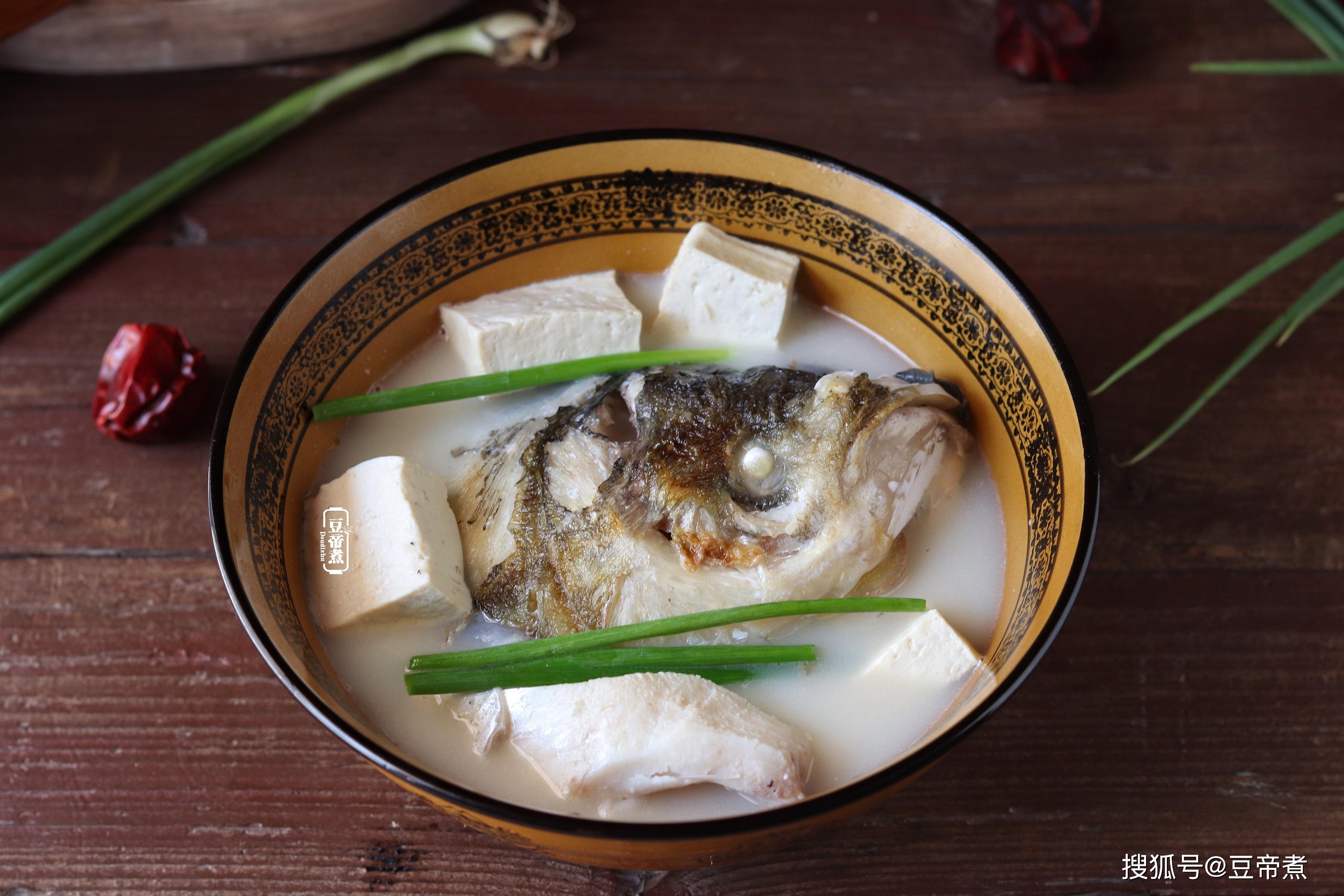 鱼头鱼骨豆腐汤图片