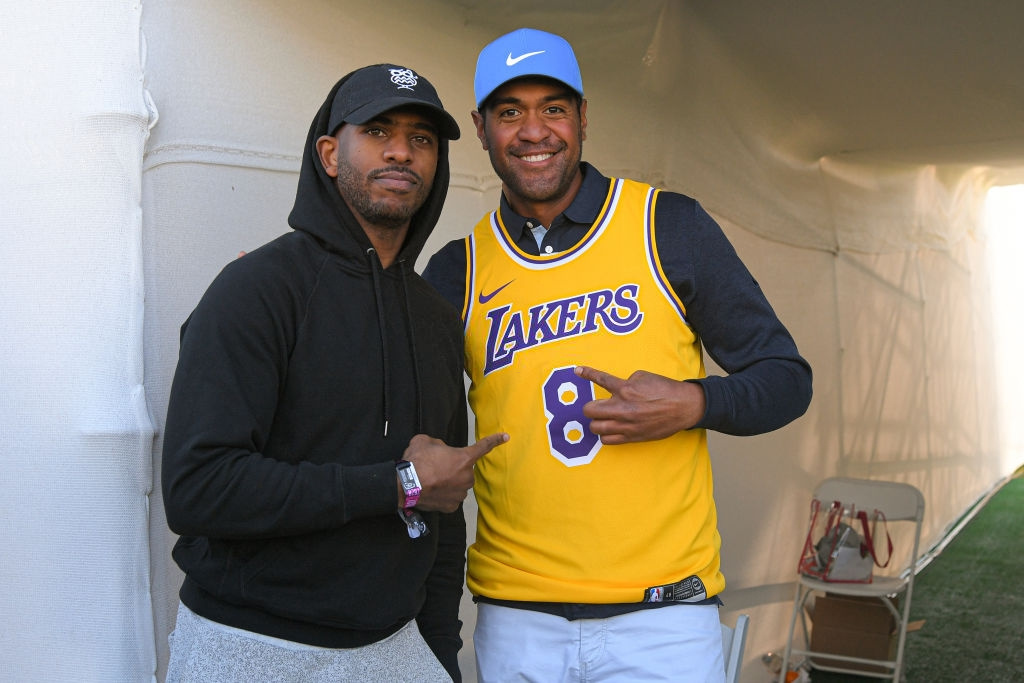 保罗合影高尔夫新星 托尼弗诺身穿科比8号球衣(图)