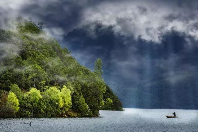 说话留有余地方显大气做事懂得包容方显大度