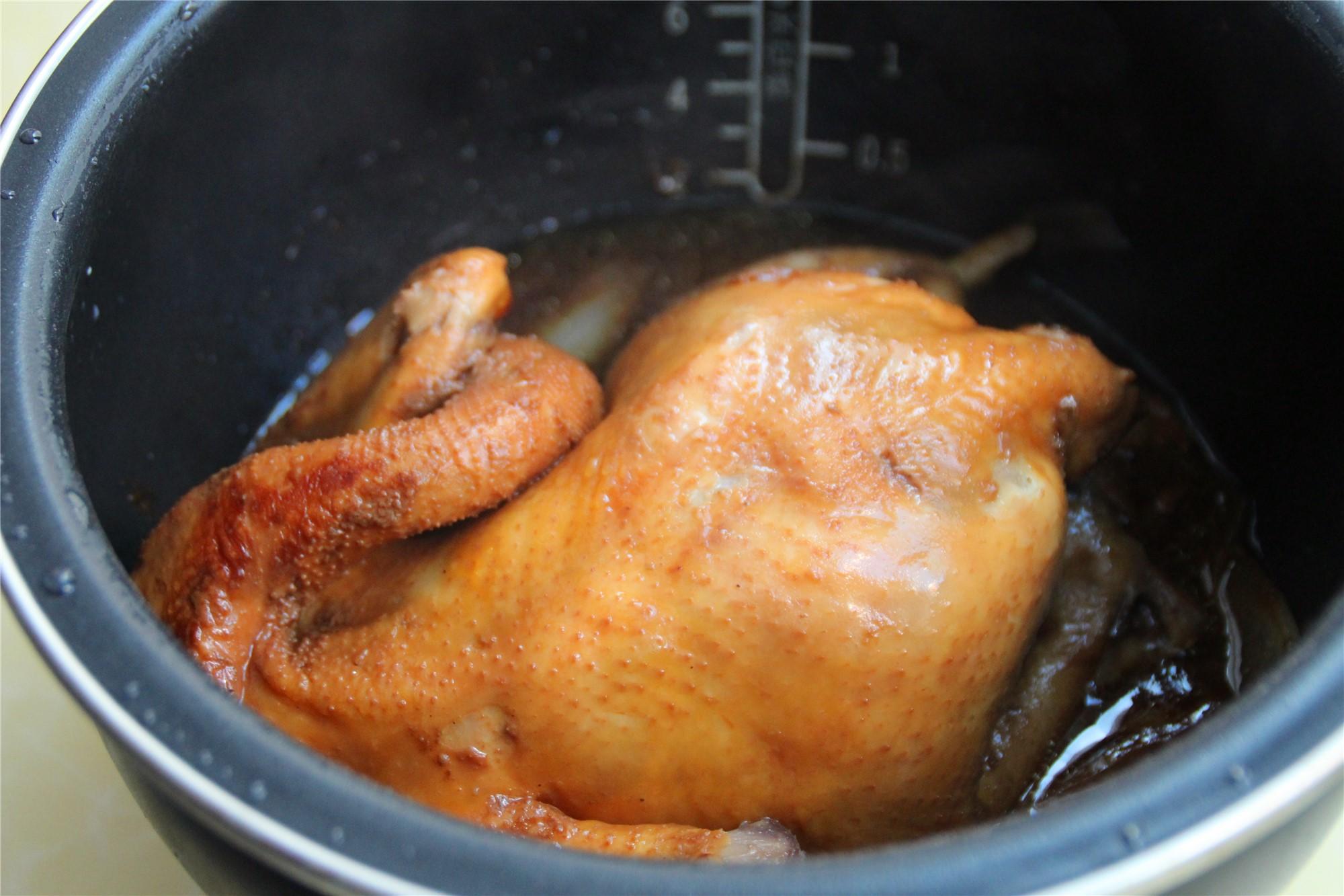 原创用电饭煲做美食把一整只鸡放进去出锅色香味俱全简单又省事