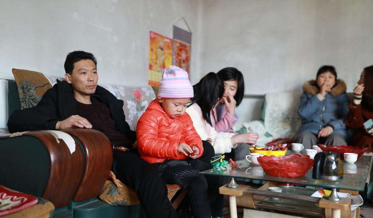 外孙女一千块压岁钱亲生孙子只有50块偏心婆婆为此付出了代价