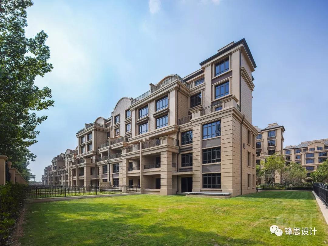 在表现建筑现代简约的同时,保留了法式