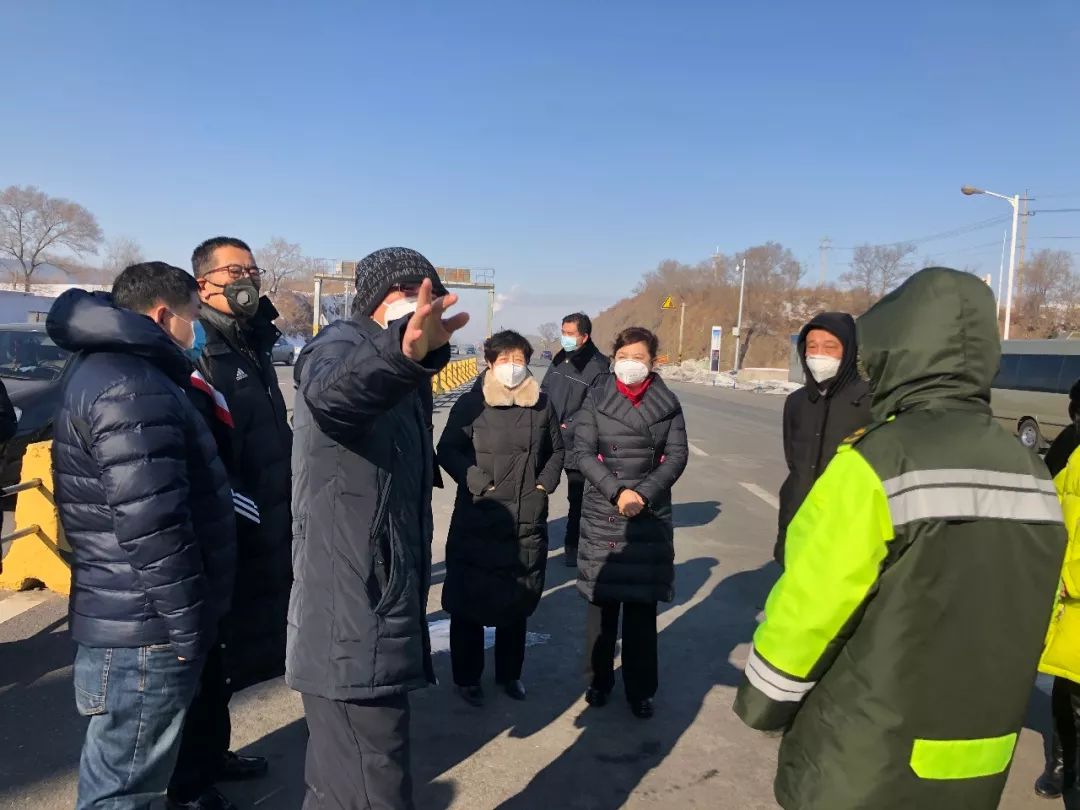 郑一明检查疫情防控工作让党旗在疫情防控第一线高高飘扬