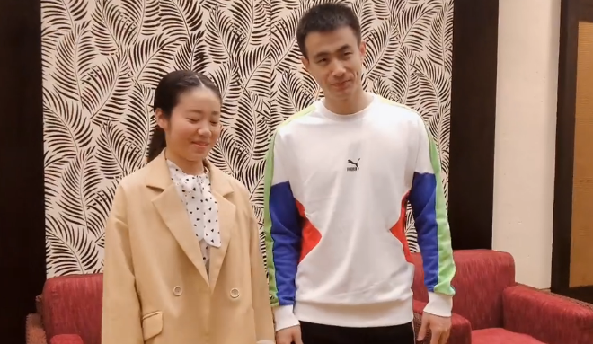 辽宁队休假中!史蒂芬森光膀子训练 赵继伟合影幸运美女球迷